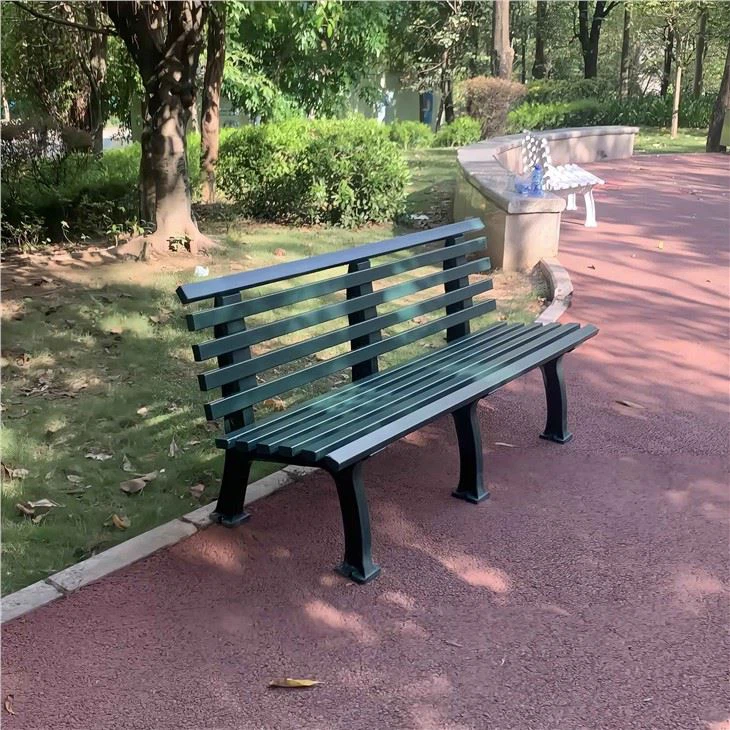 Klasična plastična klop za teniško igrišče